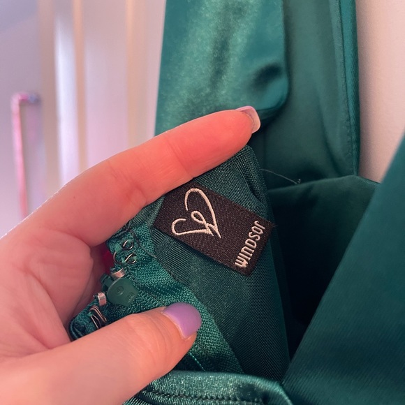 Windsor Green Formal Dress - Picture 5 of 6